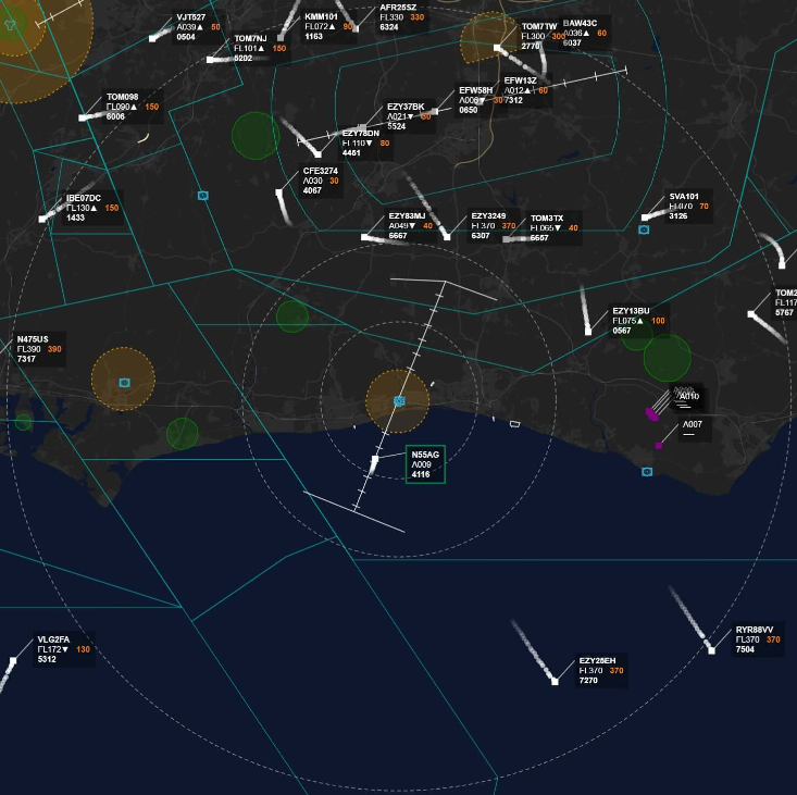 Aerium FID live aircraft display with operational overlays and datablocks
